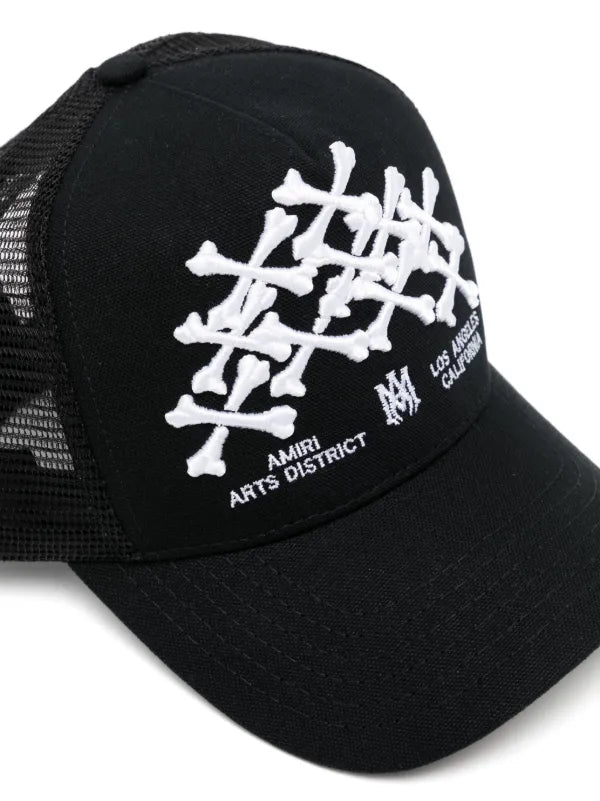 gorra trucker con diseño de huesos