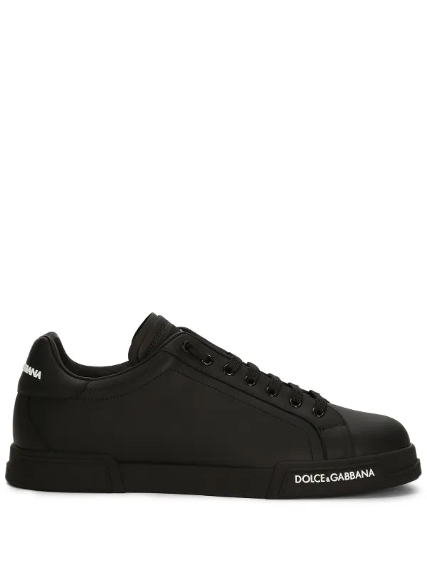 Dolce & Gabbana
tenis bajos con parche del logo