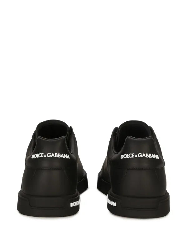 Dolce & Gabbana
tenis bajos con parche del logo