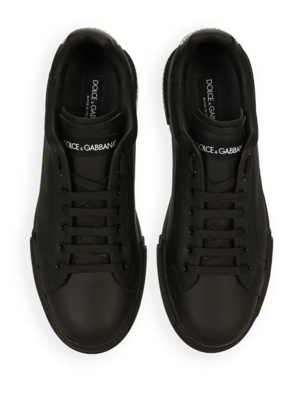 Dolce & Gabbana
tenis bajos con parche del logo