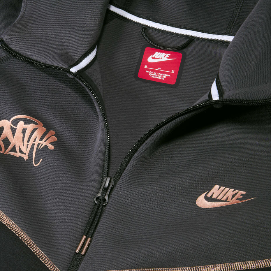 Conjunto Nike Tech x Syna World CENTRAL CEE