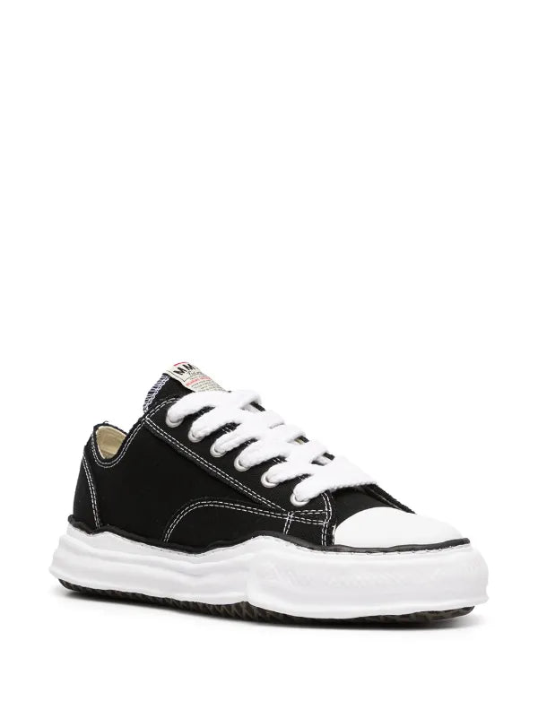 Maison MIHARA YASUHIRO
tenis con agujetas